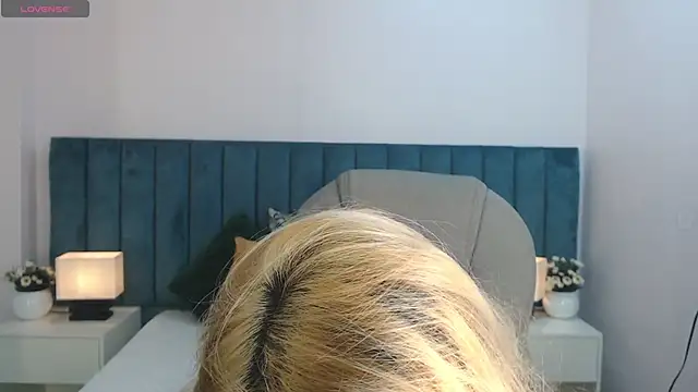 april bunnyy online show from November 15, 2025, 7:43 pm