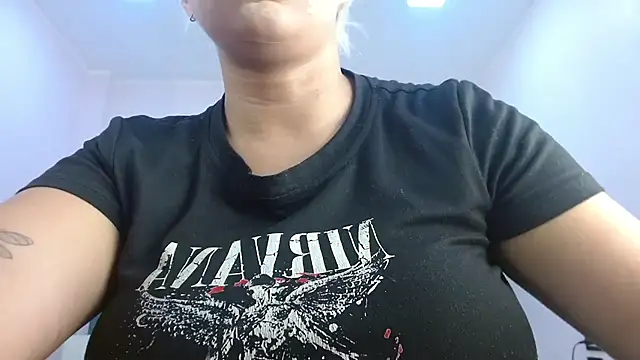 Snapshot of april_bunnyy chatting on July 9, 2026, 8:57 pm april bunnyy online show from July 9, 2026, 8:57 pm