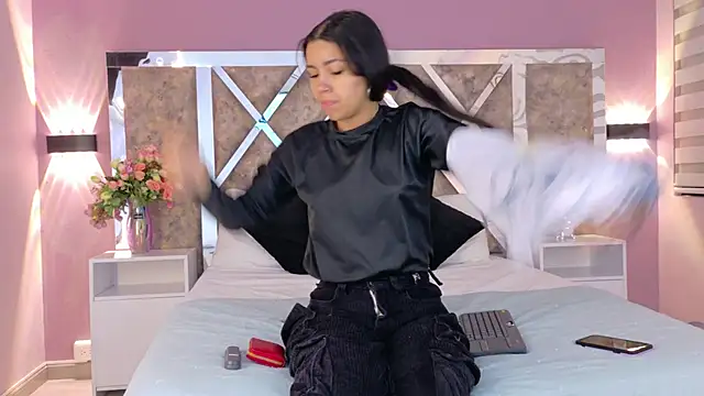 Larabrooks online show from November 9, 2025, 11:52 am