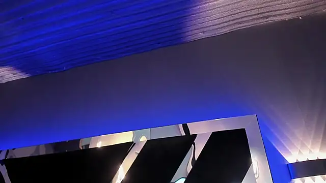 Larabrooks online show from March 12, 2026, 7:09 pm