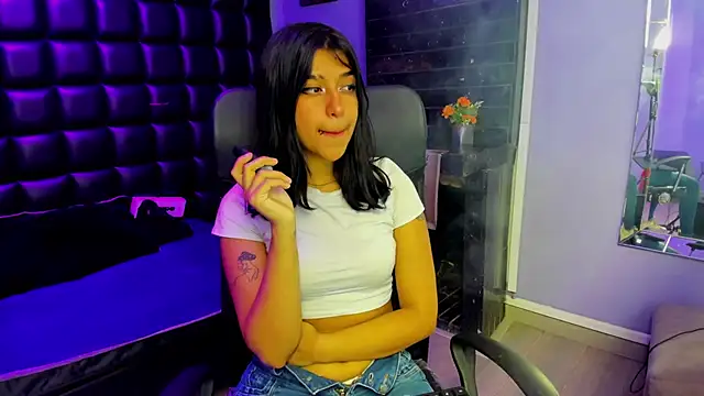 Snapshot of UnderBaby_ chatting on September 20, 2025, 3:07 am UnderBaby online show from September 20, 2025, 3:07 am