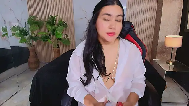 AmorMia online show from November 4, 2025, 7:46 pm