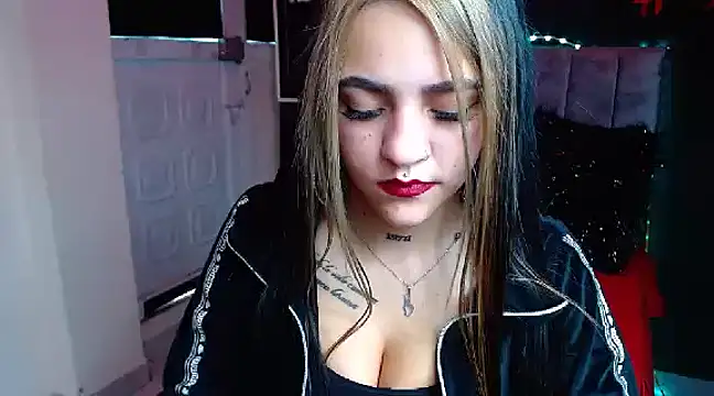 Violettasquirt online show from January 7, 2025, 1:57 pm