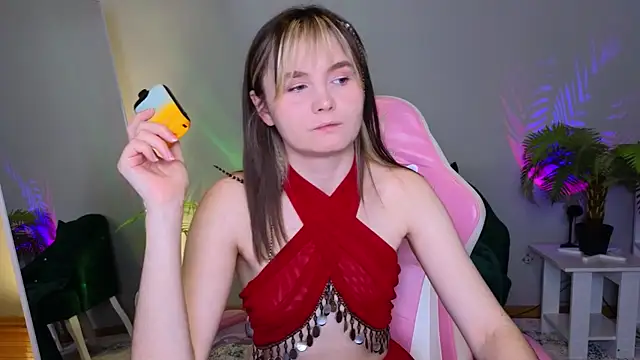 Snapshot of CiriRianonn chatting on October 8, 2025, 4:43 am CiriRianonn online show from October 8, 2025, 4:43 am