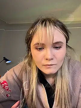 Snapshot of CiriRianonn chatting on November 8, 2025, 4:12 am CiriRianonn online show from November 8, 2025, 4:12 am