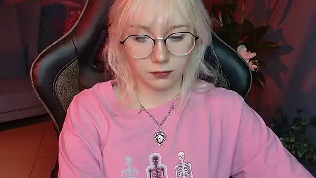 Snapshot of NancyMartinez chatting on February 18, 2025, 11:22 am NancyMartinez online show from February 18, 2025, 11:22 am