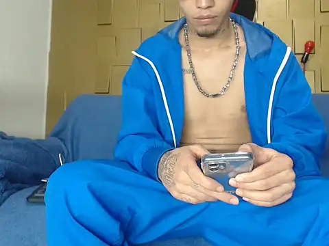 Snapshot of latinboydig chatting on February 12, 2025, 2:35 am latinboydig online show from February 12, 2025, 2:35 am