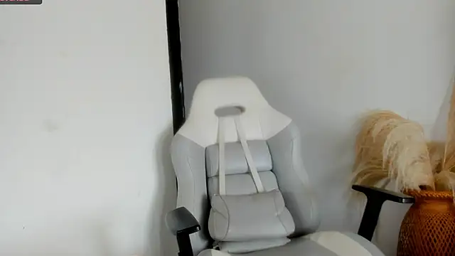 Snapshot of -Sofii_ chatting on February 14, 2025, 7:12 pm -Sofii online show from February 14, 2025, 7:12 pm