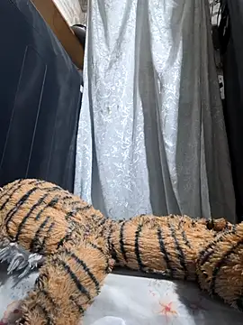 Snapshot of LunaDrago chatting on March 28, 2026, 12:27 pm LunaDrago online show from March 28, 2026, 12:27 pm