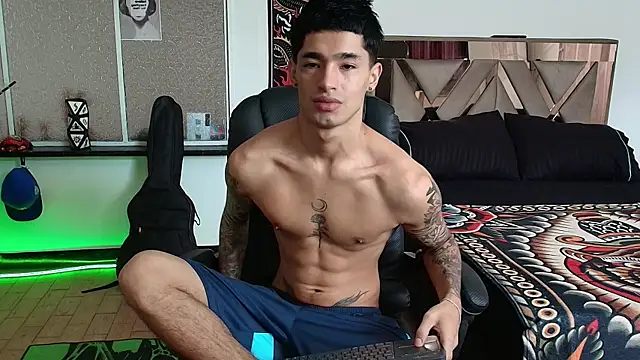 Snapshot of Damon__333 chatting on October 21, 2025, 5:57 pm Damon 333 online show from October 21, 2025, 5:57 pm