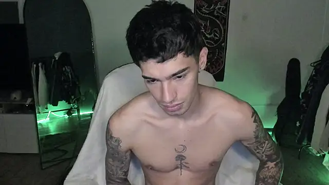 Snapshot of Damon__333 chatting on July 9, 2026, 2:26 am Damon 333 online show from July 9, 2026, 2:26 am