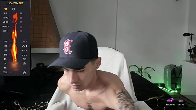 Snapshot of Damon__333 chatting on July 17, 2026, 5:29 pm Damon 333 online show from July 17, 2026, 5:29 pm