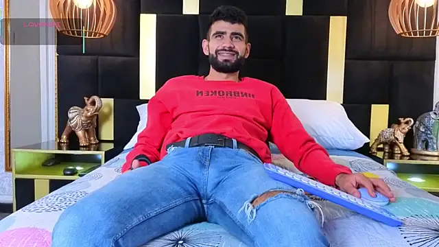 Ethan  Walker online show from October 8, 2025, 7:33 pm