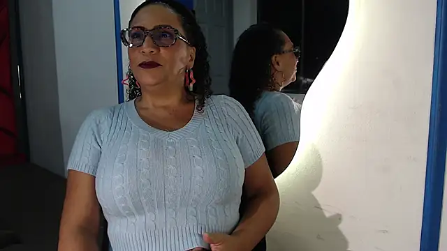 Snapshot of EvaMills1 chatting on February 5, 2025, 7:42 pm EvaMills1 online show from February 5, 2025, 7:42 pm