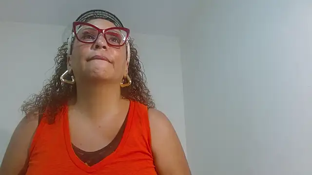 EvaMills1 online show from January 17, 2026, 8:34 pm