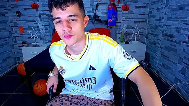 ADAM HOT online show from October 16, 2025, 8:54 pm