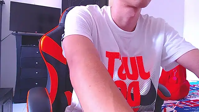 ADAM HOT online show from January 7, 2026, 9:28 pm