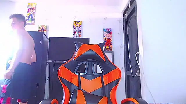 ADAM HOT online show from April 9, 2026, 2:33 pm