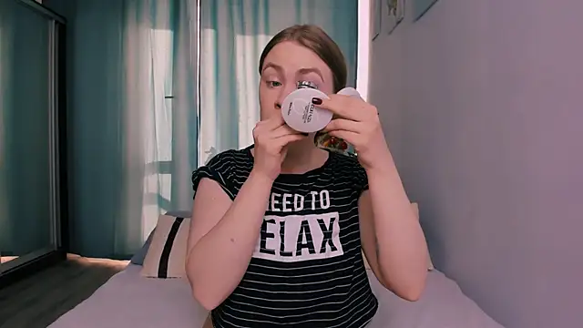 InsatiableFoxX online show from April 24, 2026, 5:43 am