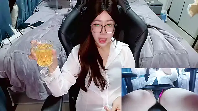 Angelababy001 online show from December 13, 2024, 6:27 pm