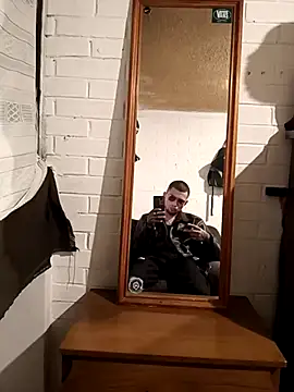 Snapshot of Suggarwhite18CM chatting on November 11, 2025, 3:39 am Suggarwhite18CM online show from November 11, 2025, 3:39 am