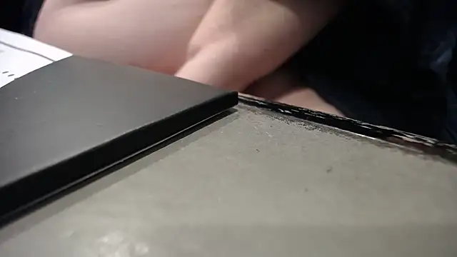 Snapshot of TinyTraps chatting on January 24, 2025, 11:23 pm TinyTraps online show from January 24, 2025, 11:23 pm