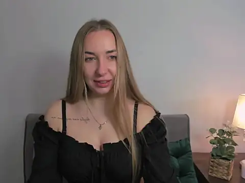 Snapshot of AriaDesire chatting on January 25, 2025, 6:23 am AriaDesire online show from January 25, 2025, 6:23 am