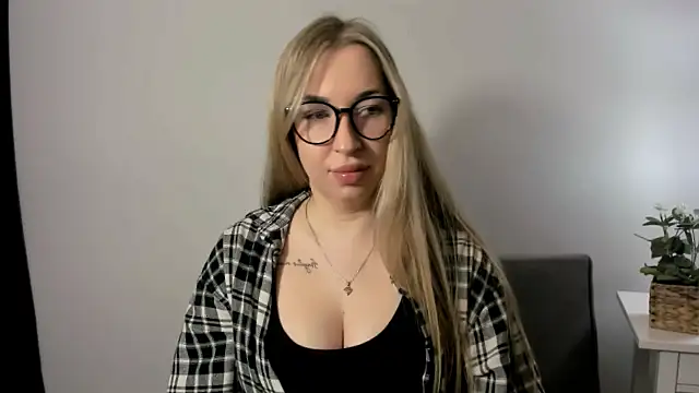 AriaDesire online show from March 15, 2026, 7:36 am