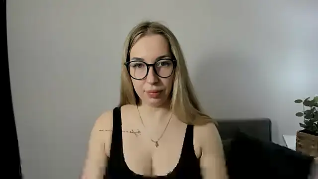 AriaDesire online show from March 16, 2026, 8:07 am