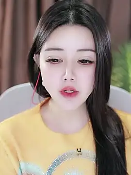 Qiaoqiao  online show from January 7, 2025, 5:09 pm