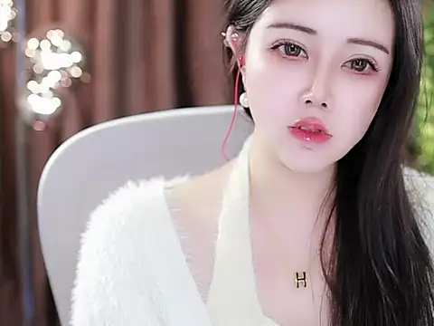 Qiaoqiao  online show from January 8, 2025, 10:37 am