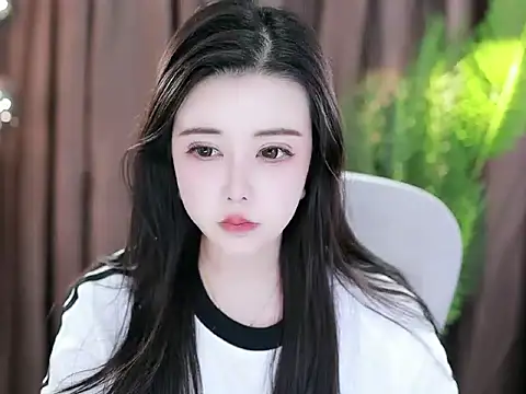 Qiaoqiao  online show from February 7, 2025, 1:22 pm