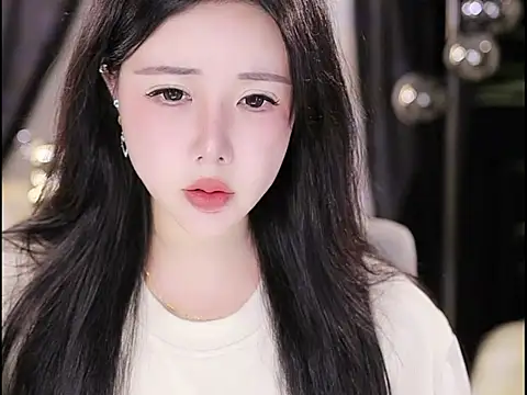 Qiaoqiao  online show from October 4, 2025, 4:27 pm