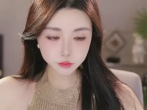 Qiaoqiao  online show from January 12, 2026, 4:01 pm