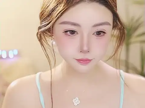Qiaoqiao  online show from May 15, 2026, 4:14 pm
