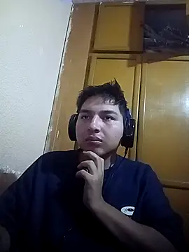 Snapshot of LoganFinds chatting on November 2, 2025, 3:20 am LoganFinds online show from November 2, 2025, 3:20 am