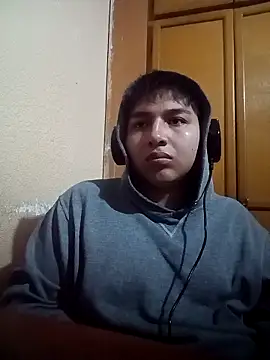 Snapshot of LoganFinds chatting on November 10, 2025, 12:53 am LoganFinds online show from November 10, 2025, 12:53 am