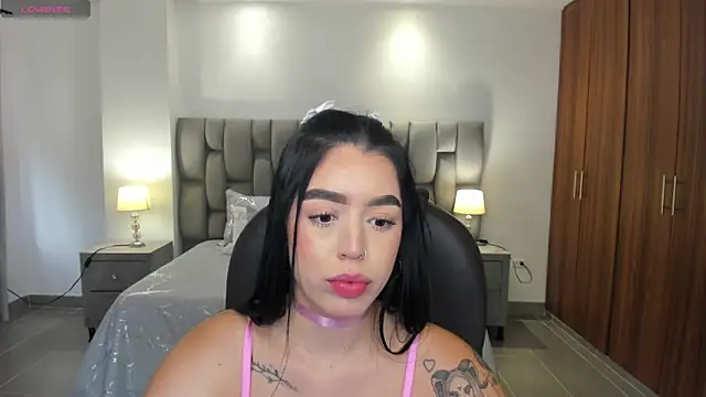 zoee jackson online show from June 4, 2026, 7:42 pm