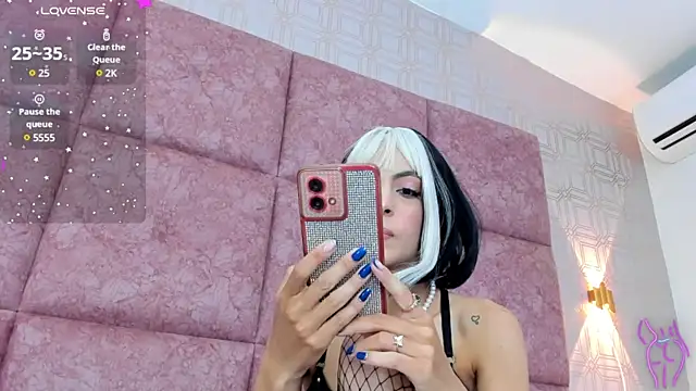 LilitRobins online show from January 9, 2025, 1:39 am