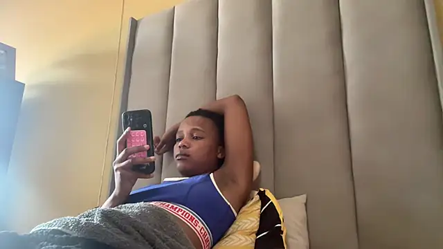 Snapshot of SexyZeeee chatting on September 12, 2025, 1:55 pm SexyZeeee online show from September 12, 2025, 1:55 pm
