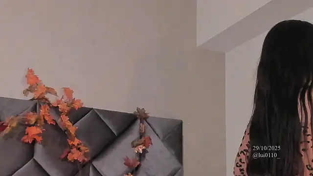 Luisa0110 online show from October 29, 2025, 7:26 pm