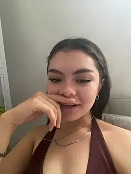 Luisa0110 online show from March 6, 2026, 8:27 pm