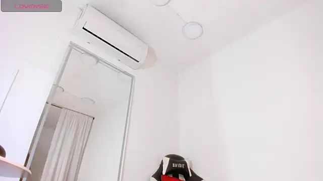 Snapshot of vera_candella chatting on October 22, 2025, 12:05 pm vera candella online show from October 22, 2025, 12:05 pm