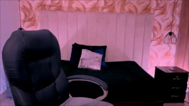 Xisu  online show from April 12, 2026, 4:39 am