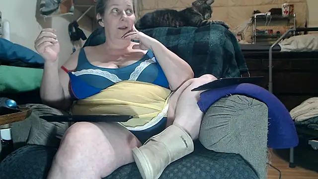 ladyscarlotta online show from February 16, 2026, 10:28 pm