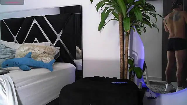 Snapshot of LeooBigBoy chatting on February 21, 2025, 4:18 am LeooBigBoy online show from February 21, 2025, 4:18 am