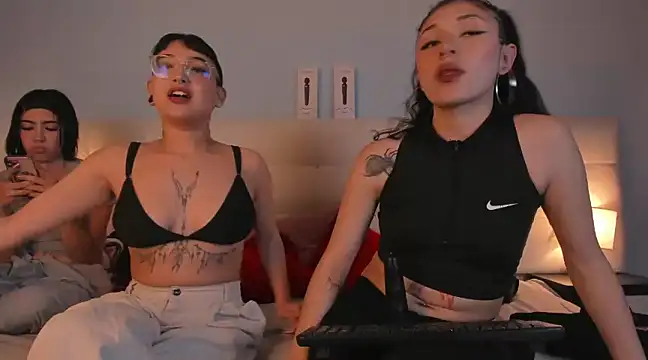 Snapshot of Cintya_Kros chatting on January 11, 2025, 2:41 am Cintya Kros online show from January 11, 2025, 2:41 am