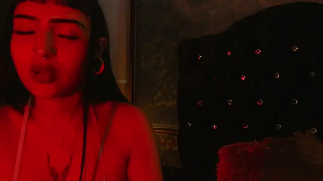 Snapshot of Cintya_Kros chatting on November 12, 2025, 8:19 pm Cintya Kros online show from November 12, 2025, 8:19 pm