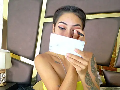 Snapshot of NicoleEsposito chatting on October 17, 2025, 1:14 pm NicoleEsposito online show from October 17, 2025, 1:14 pm