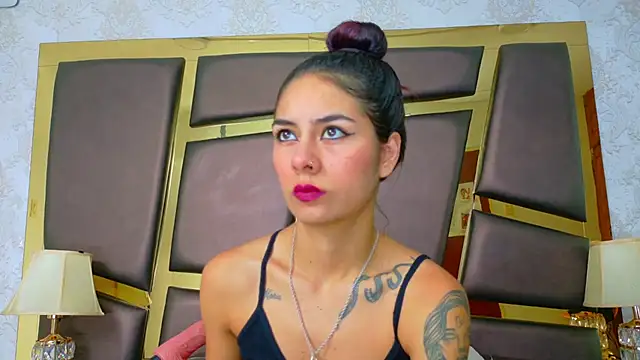 NicoleEsposito online show from November 28, 2025, 1:25 pm